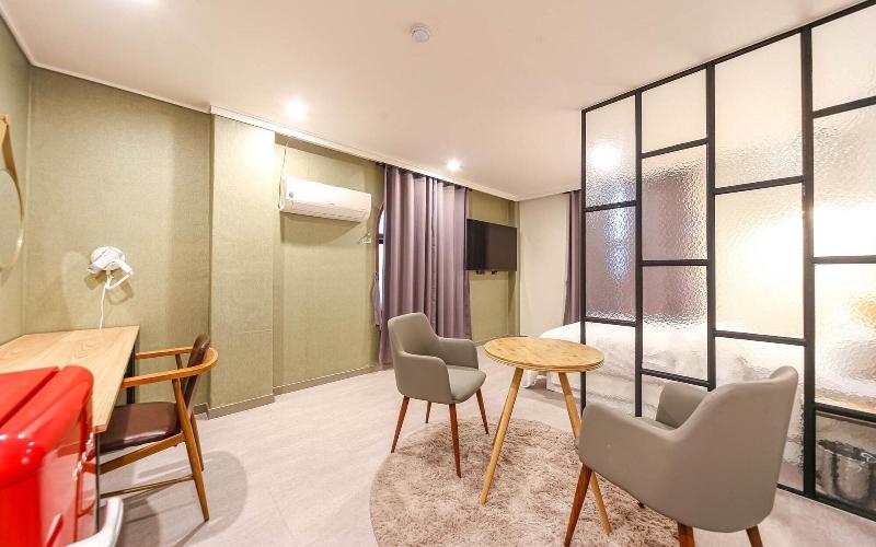Zeus Motel image