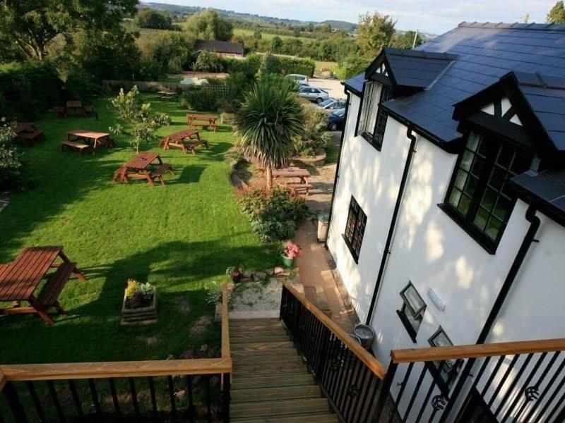 The Oak Inn Staplow image