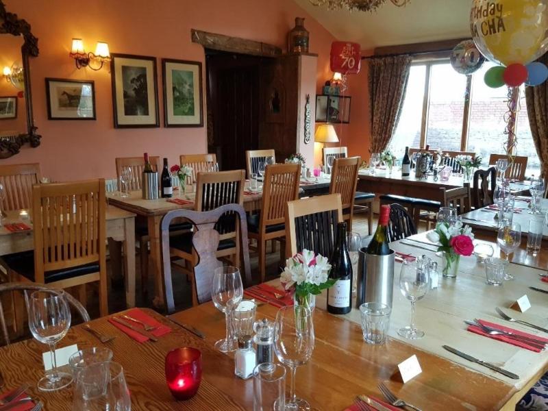 The Oak Inn Staplow image
