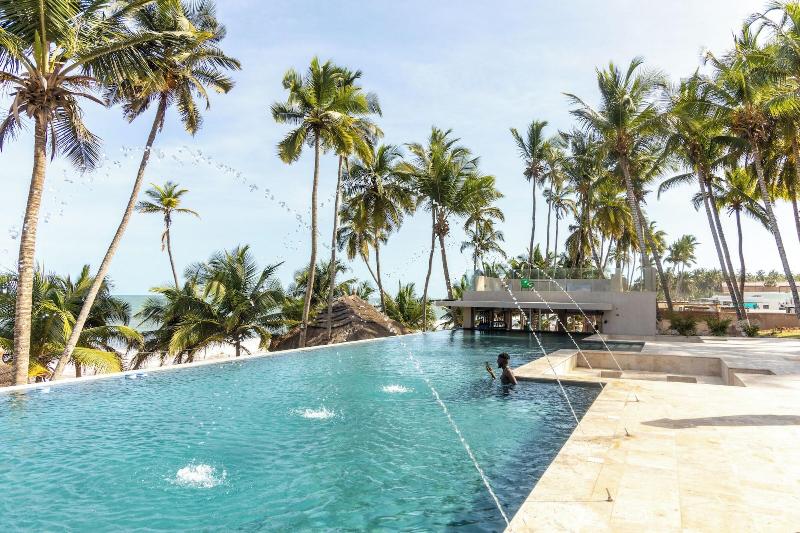 Tills Beach Hotel image