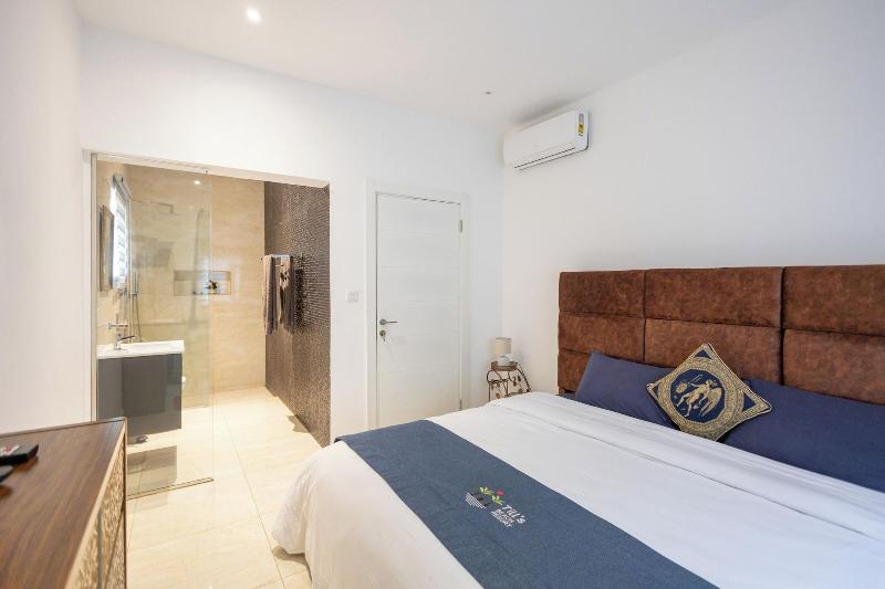 Tills Beach Hotel image
