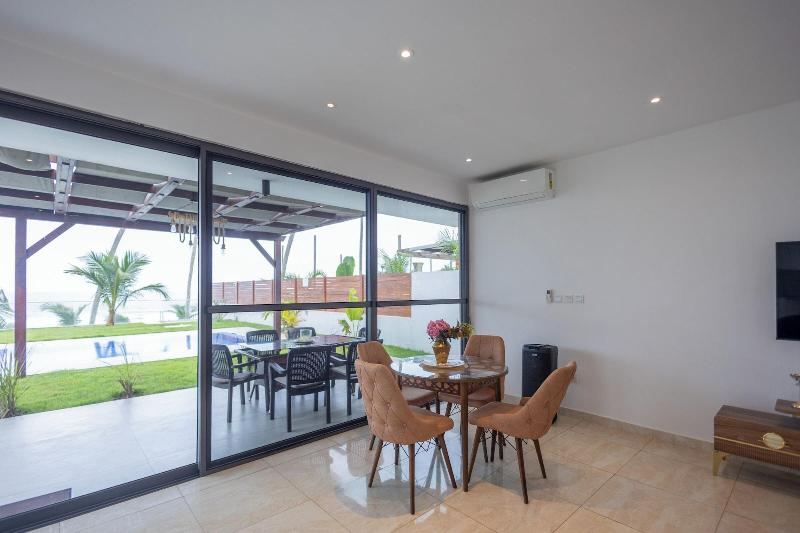 Tills Beach Hotel image