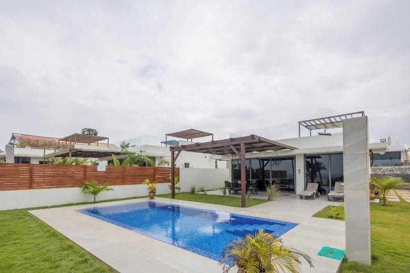 Tills Beach Hotel image