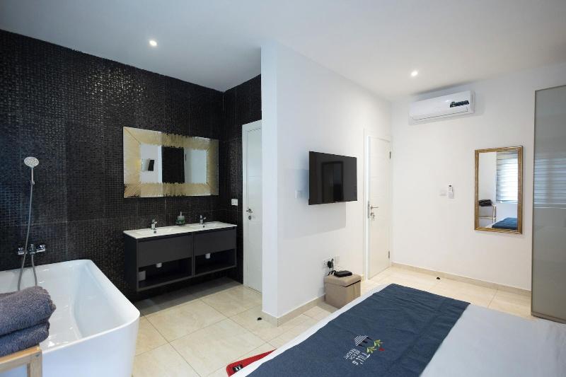 Tills Beach Hotel image