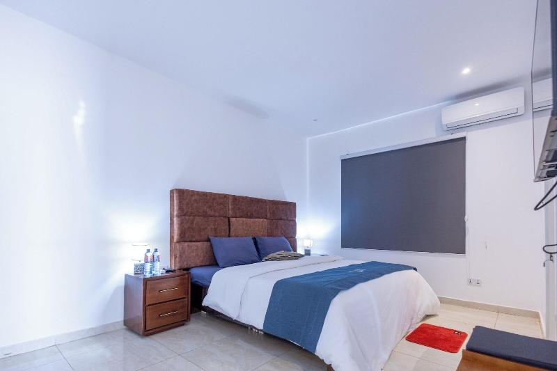 Tills Beach Hotel image