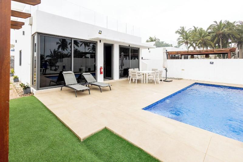 Tills Beach Hotel image