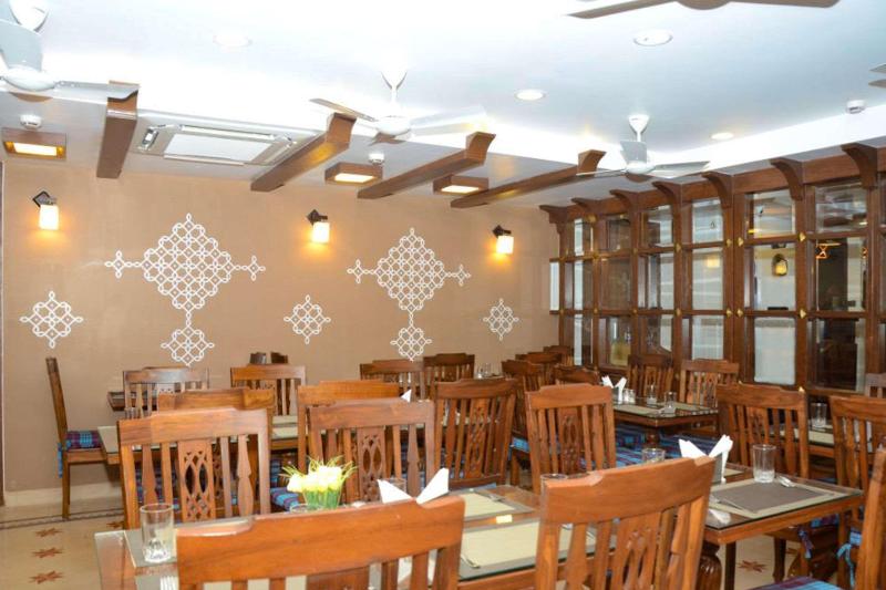 Comfort Inn Emerald image