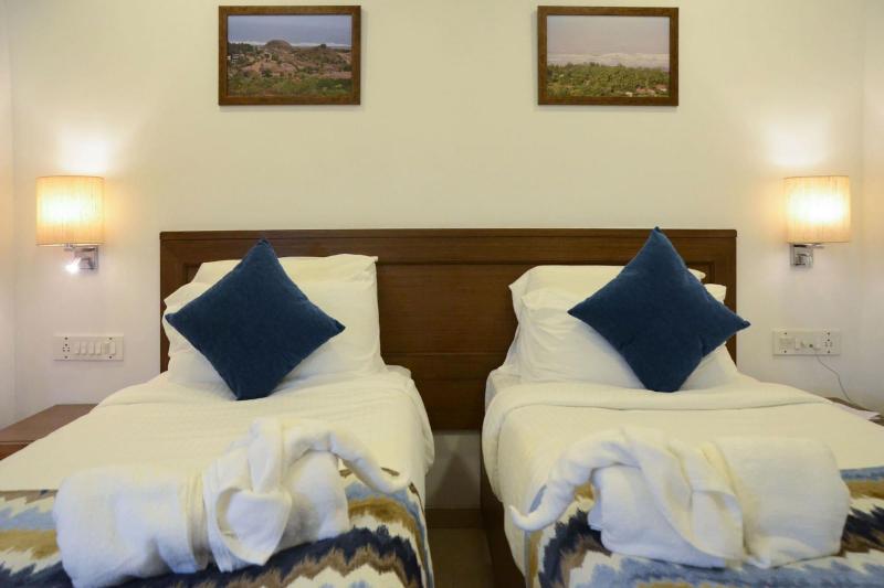 Comfort Inn Emerald image