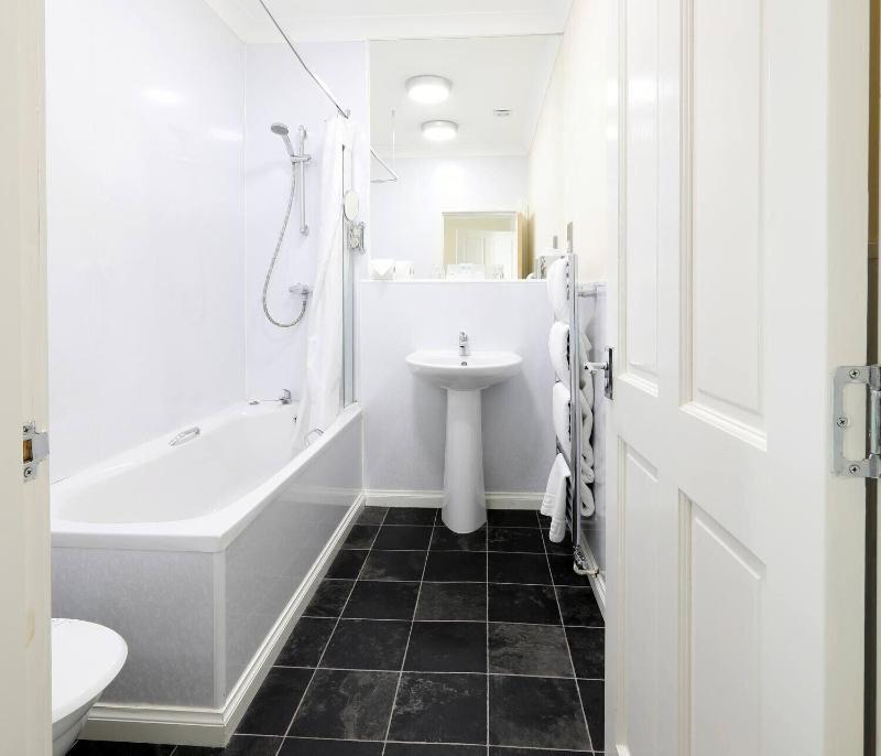Woodland Bay Hotel image
