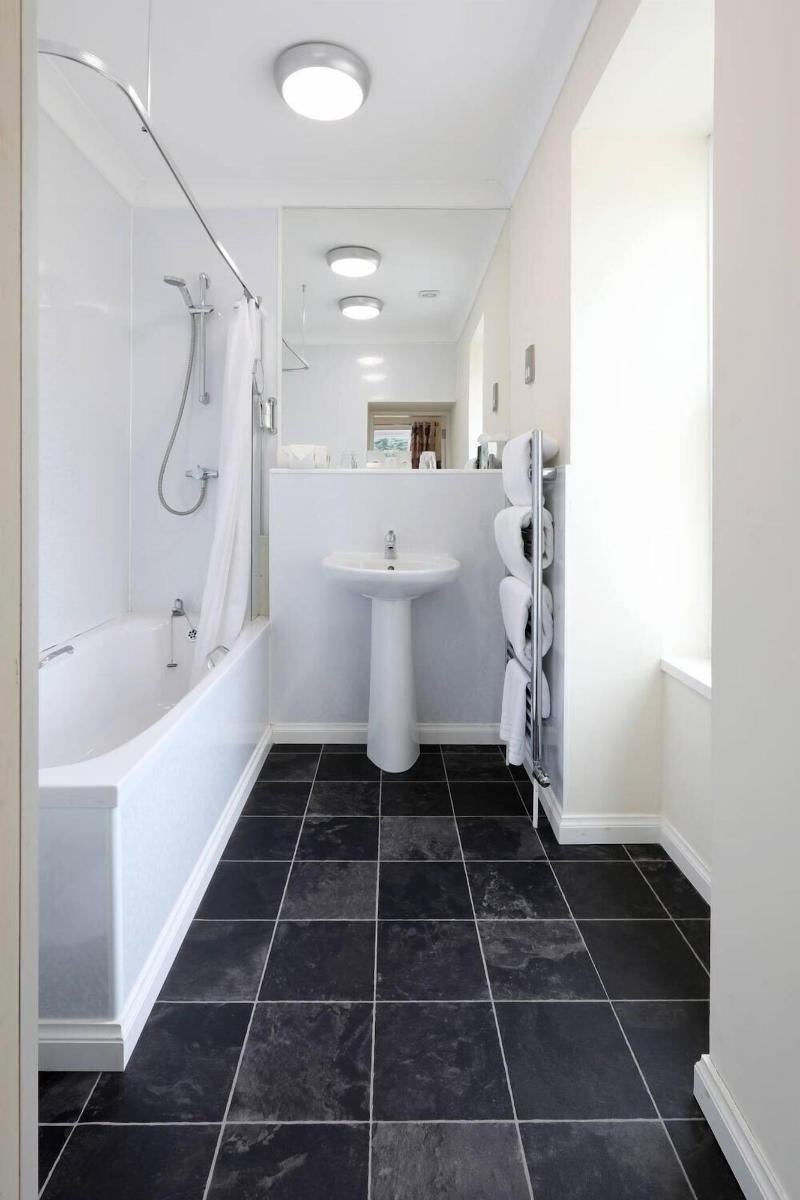 Woodland Bay Hotel image