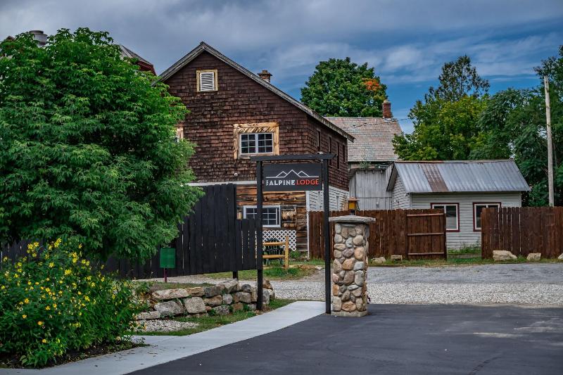 The Alpine Lodge image