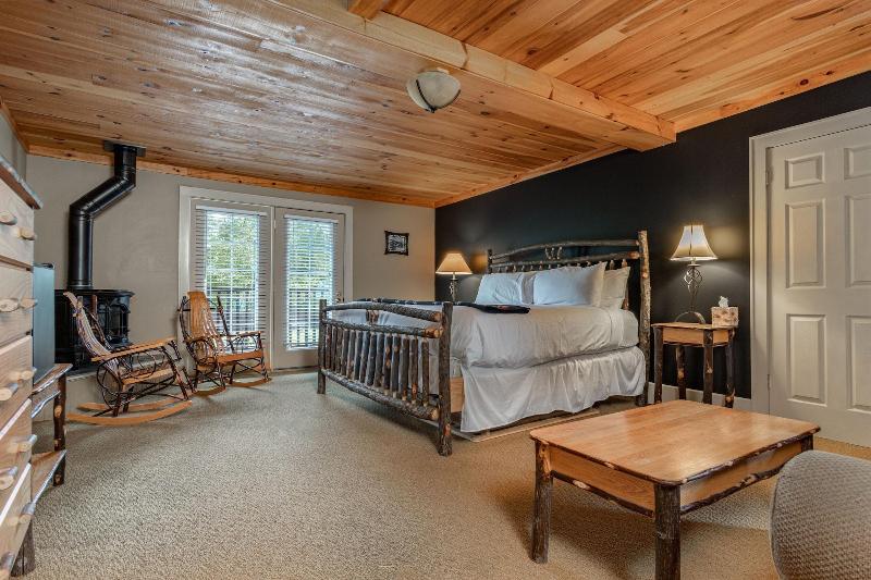 The Alpine Lodge image