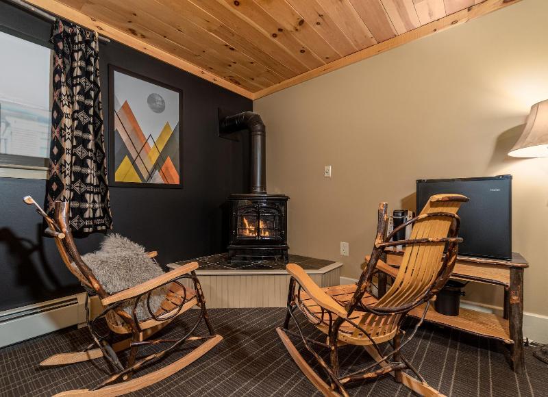 The Alpine Lodge image