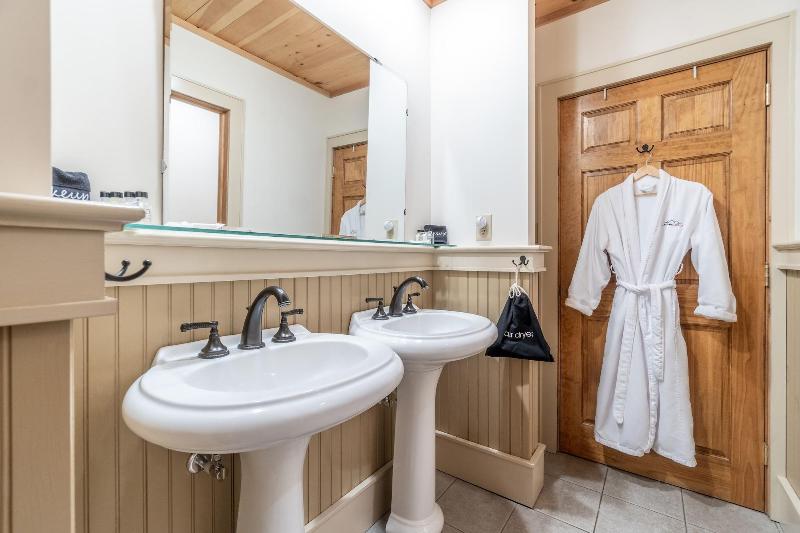 The Alpine Lodge image