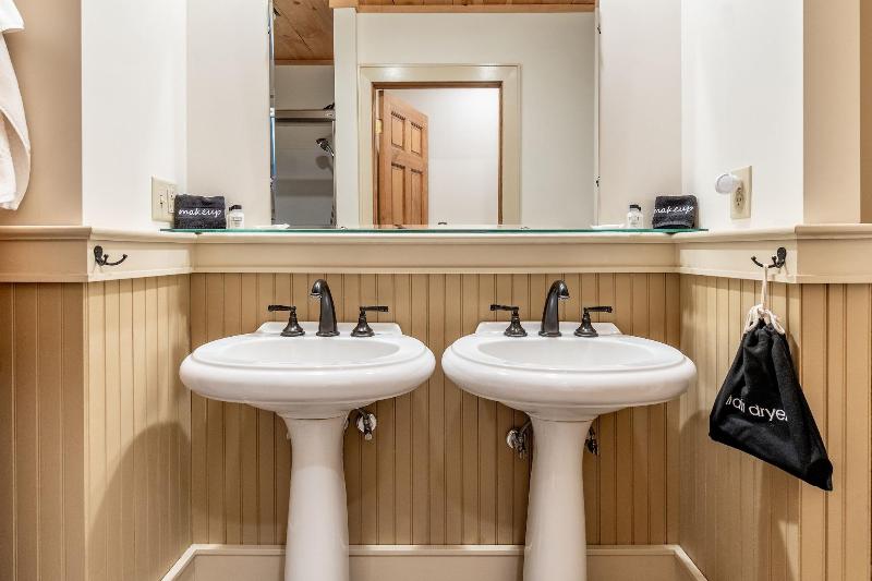 The Alpine Lodge image