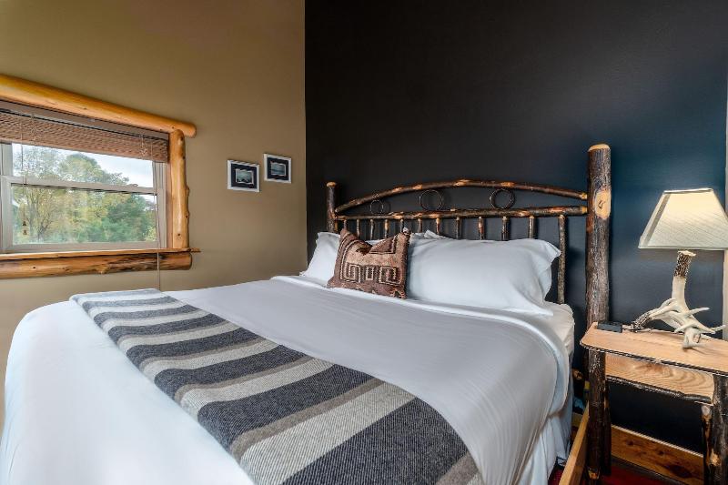 The Alpine Lodge image