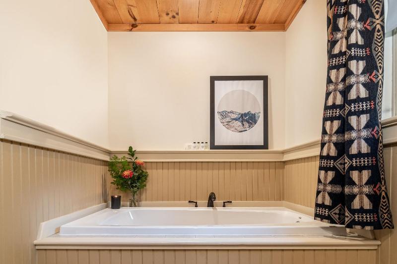 The Alpine Lodge image