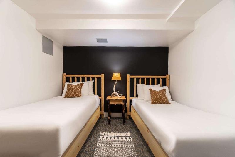 The Alpine Lodge image