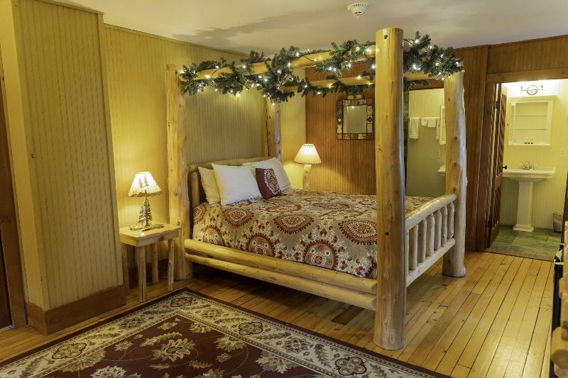 The Woods Inn image