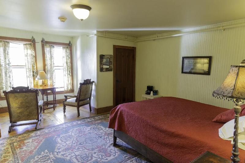 The Woods Inn image