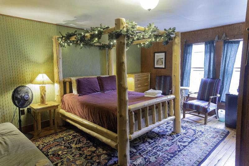 The Woods Inn image