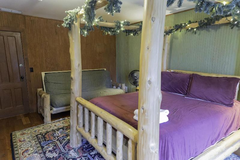The Woods Inn image