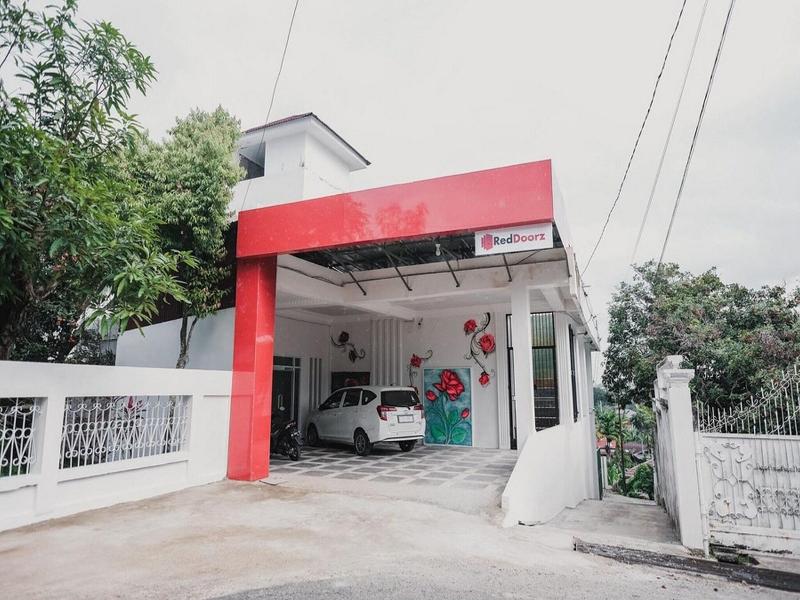 Formerly RedDoorz Syariah Arafah Hospital Jambi image