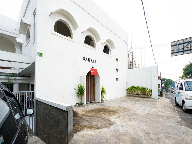 Formerly RedDoorz near Exit Toll Tanah Baru Bogor image