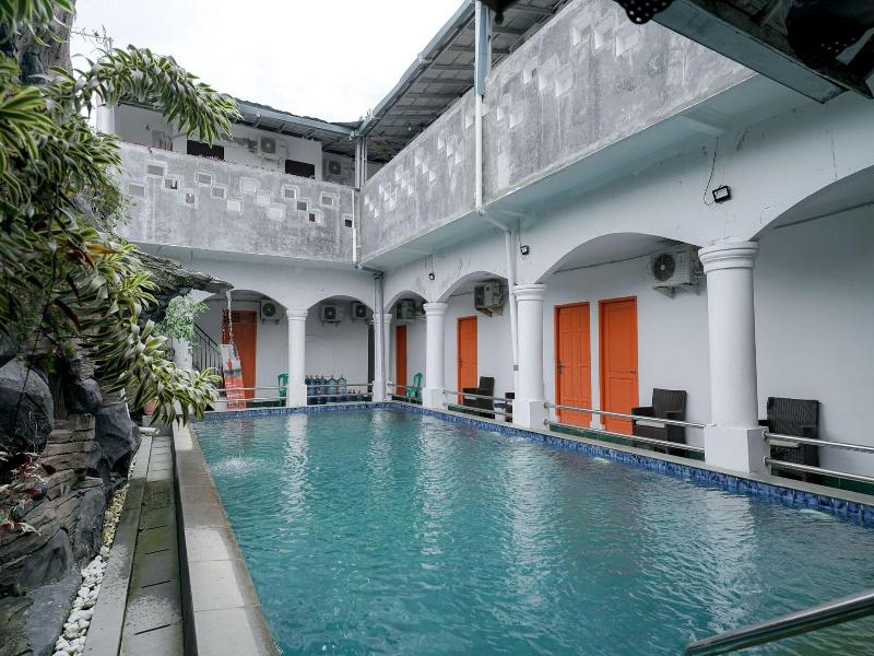 Formerly RedDoorz Syariah near Exit Toll Puncak image