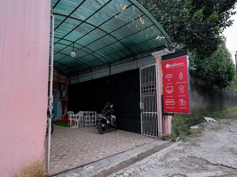 Formerly RedDoorz Syariah near Exit Toll Puncak image
