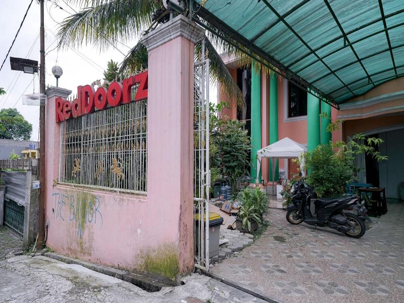 Formerly RedDoorz Syariah near Exit Toll Puncak image