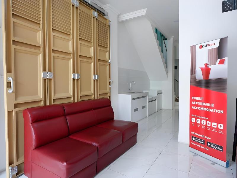 Formerly RedDoorz Hostel near Kota Lama Semarang image