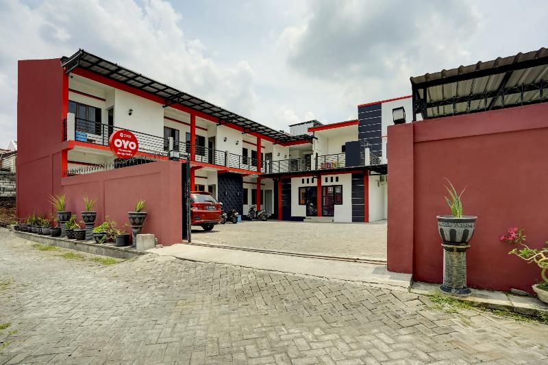 OYO 3702 Homestay Bougenville Syariah