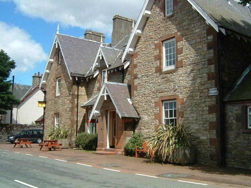 The Hopetoun Arms Hotel — general view
