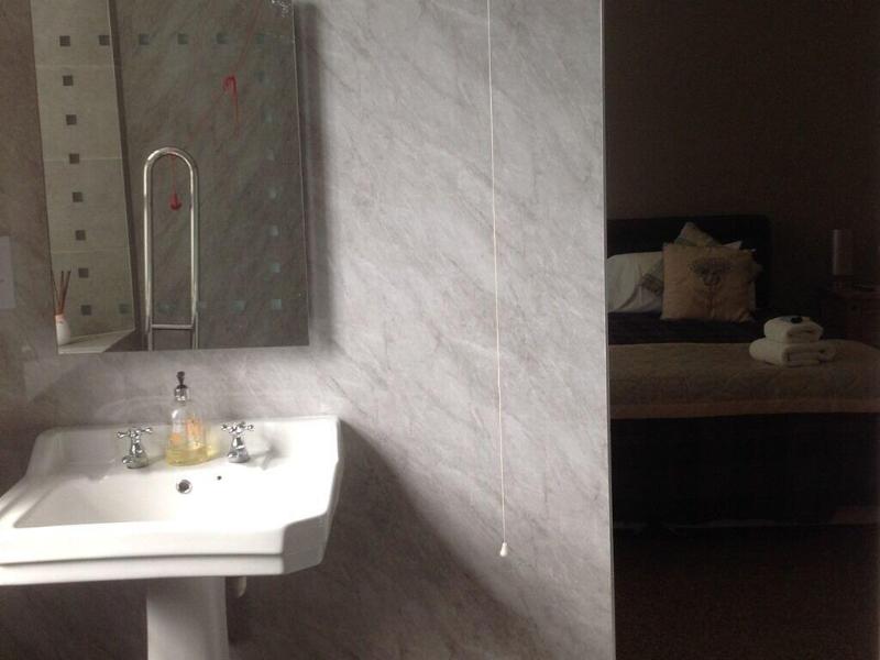 The Hopetoun Arms Hotel image