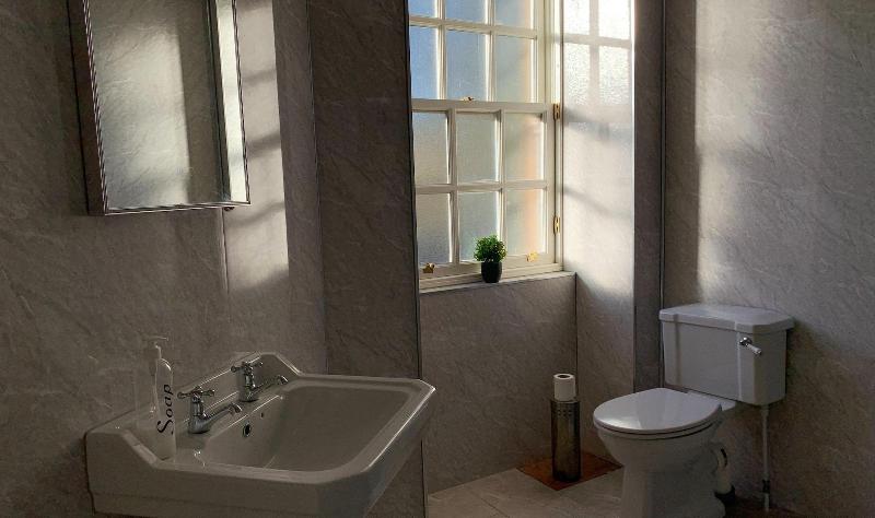 The Hopetoun Arms Hotel image