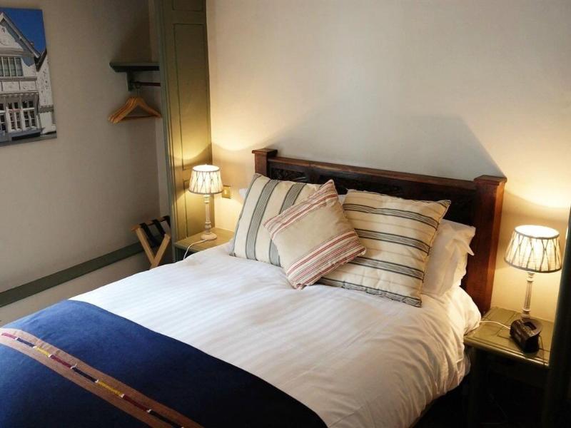 The Cross Keys image