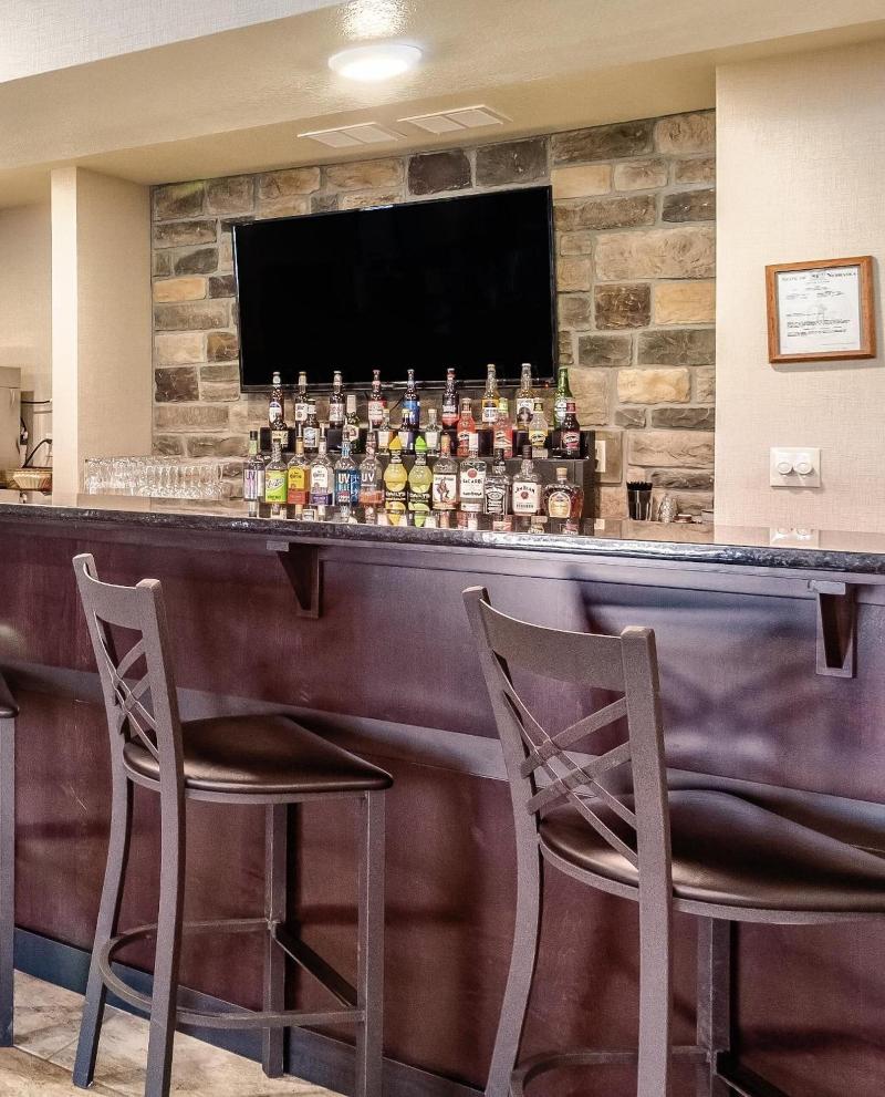 Cobblestone Inn & Suites - Bridgeport image