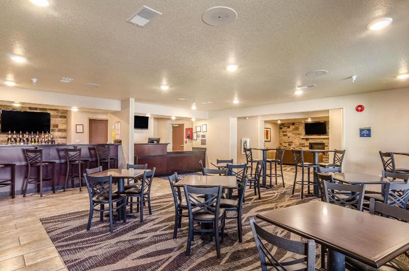 Cobblestone Inn & Suites - Bridgeport image 1