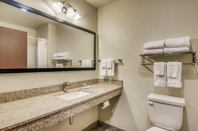 Cobblestone Inn & Suites - Bridgeport image