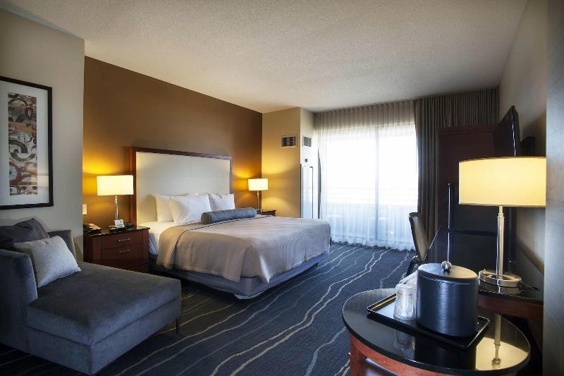 Bally's Quad Cities Casino & Hotel image