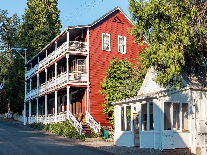 The Grand Dutch Flat Hotel — general view