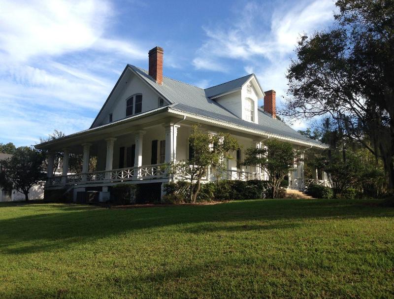 Canemount Plantation Inn image