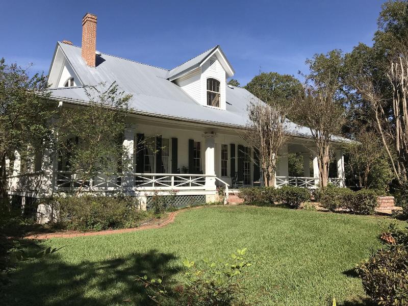 Canemount Plantation Inn image