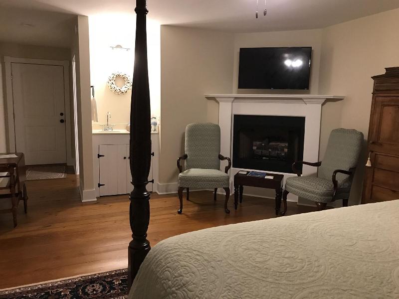 Canemount Plantation Inn image