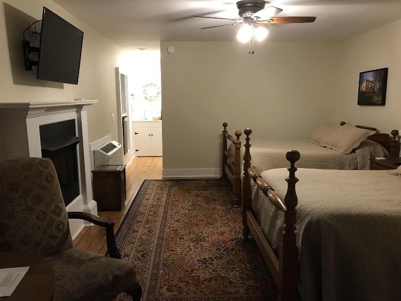Canemount Plantation Inn image
