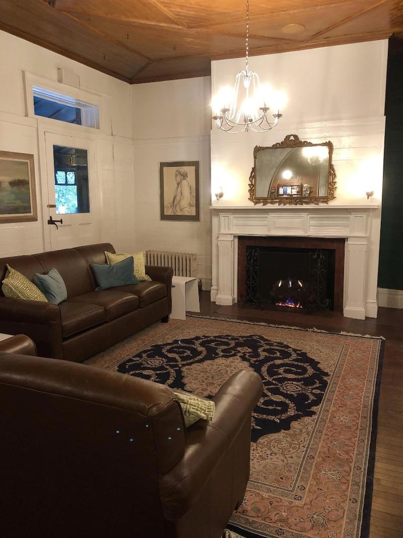 Rogues' Harbor Inn image