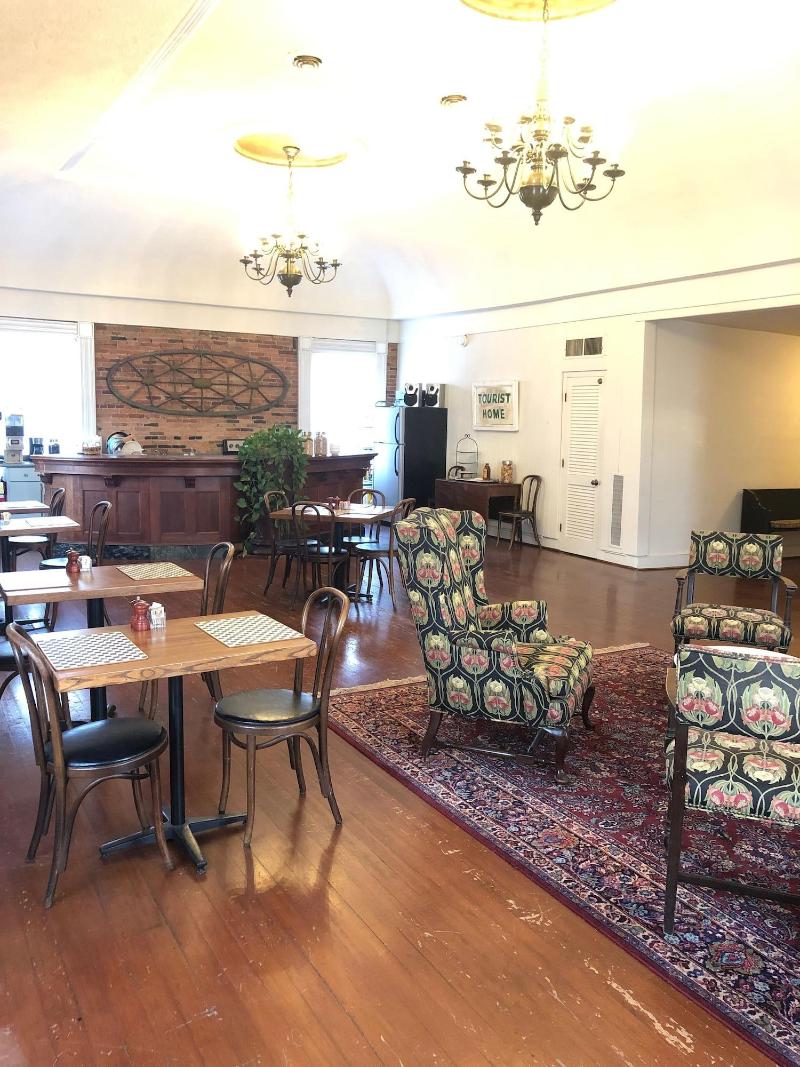 Rogues' Harbor Inn image