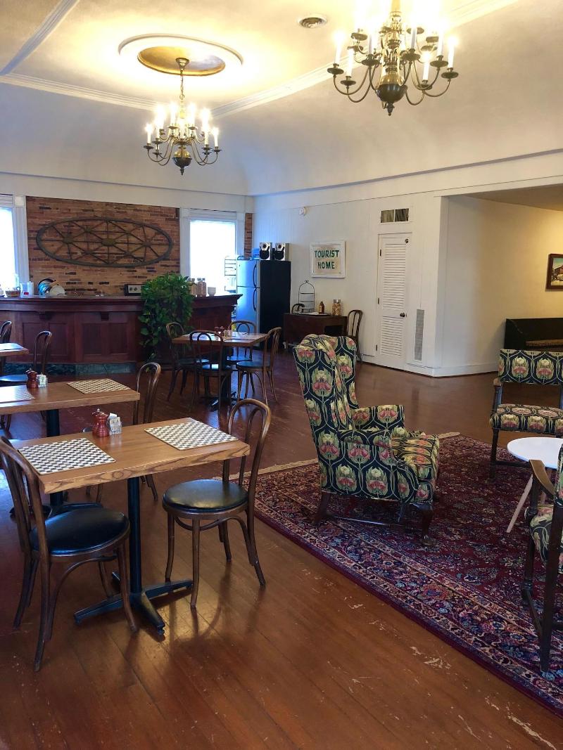 Rogues' Harbor Inn image