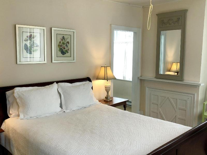 Rogues' Harbor Inn image